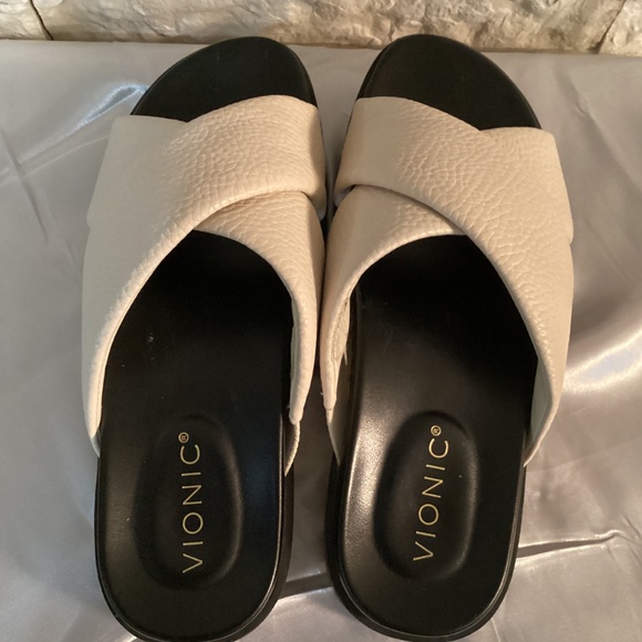 Vionic Vesta Women's Slide Comfort Sandals - Picture 6 of 8